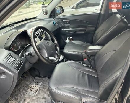 Черный Хендай Туксон, объемом двигателя 1.98 л и пробегом 147 тыс. км за 8000 $, фото 22 на Automoto.ua