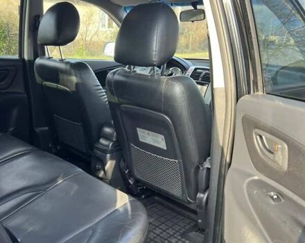 Черный Хендай Туксон, объемом двигателя 1.99 л и пробегом 302 тыс. км за 6900 $, фото 3 на Automoto.ua