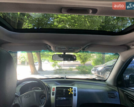 Черный Хендай Туксон, объемом двигателя 1.98 л и пробегом 232 тыс. км за 9100 $, фото 13 на Automoto.ua