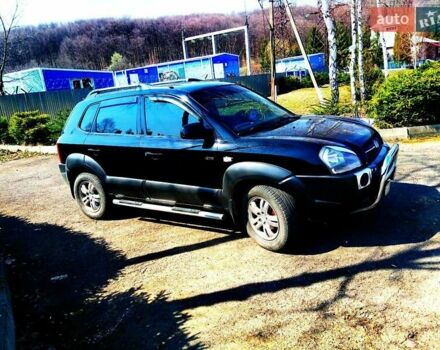 Черный Хендай Туксон, объемом двигателя 2 л и пробегом 218 тыс. км за 7700 $, фото 1 на Automoto.ua