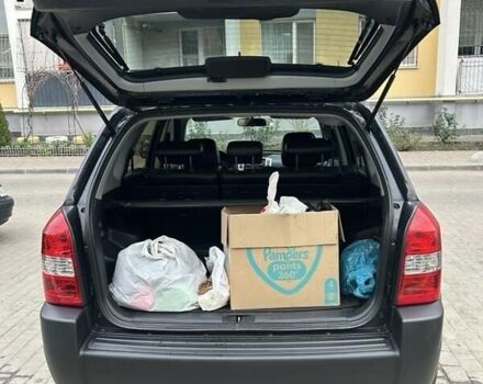 Черный Хендай Туксон, объемом двигателя 1.98 л и пробегом 147 тыс. км за 8000 $, фото 33 на Automoto.ua