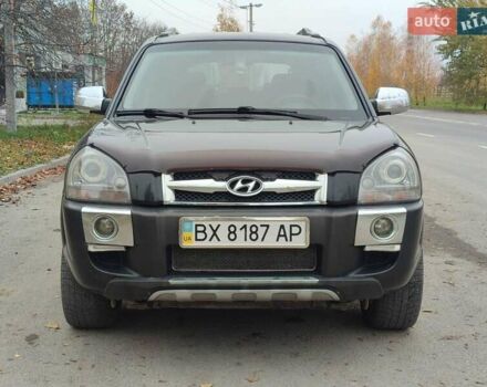 Черный Хендай Туксон, объемом двигателя 2 л и пробегом 270 тыс. км за 6800 $, фото 11 на Automoto.ua