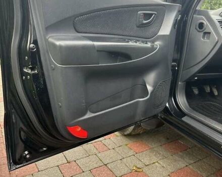 Черный Хендай Туксон, объемом двигателя 2 л и пробегом 218 тыс. км за 7600 $, фото 20 на Automoto.ua