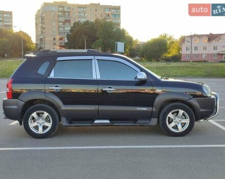 Черный Хендай Туксон, объемом двигателя 2 л и пробегом 280 тыс. км за 6700 $, фото 3 на Automoto.ua
