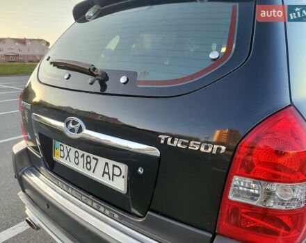 Черный Хендай Туксон, объемом двигателя 2 л и пробегом 280 тыс. км за 6700 $, фото 11 на Automoto.ua