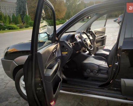 Черный Хендай Туксон, объемом двигателя 2 л и пробегом 230 тыс. км за 8600 $, фото 134 на Automoto.ua