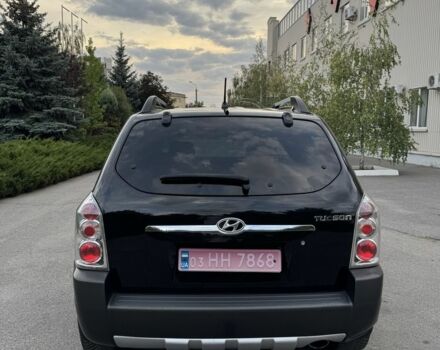 Черный Хендай Туксон, объемом двигателя 2 л и пробегом 215 тыс. км за 7999 $, фото 4 на Automoto.ua