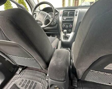 Черный Хендай Туксон, объемом двигателя 2 л и пробегом 218 тыс. км за 7600 $, фото 19 на Automoto.ua