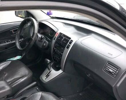 Черный Хендай Туксон, объемом двигателя 1.98 л и пробегом 193 тыс. км за 8000 $, фото 6 на Automoto.ua