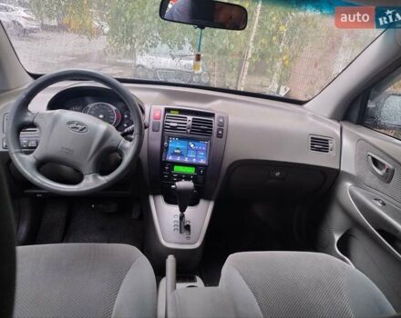 Черный Хендай Туксон, объемом двигателя 1.98 л и пробегом 234 тыс. км за 7800 $, фото 2 на Automoto.ua