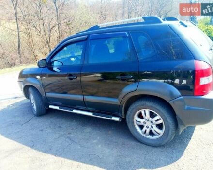 Черный Хендай Туксон, объемом двигателя 2 л и пробегом 218 тыс. км за 7700 $, фото 3 на Automoto.ua