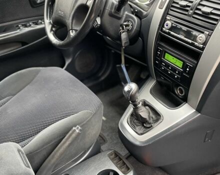 Черный Хендай Туксон, объемом двигателя 2 л и пробегом 330 тыс. км за 4350 $, фото 20 на Automoto.ua