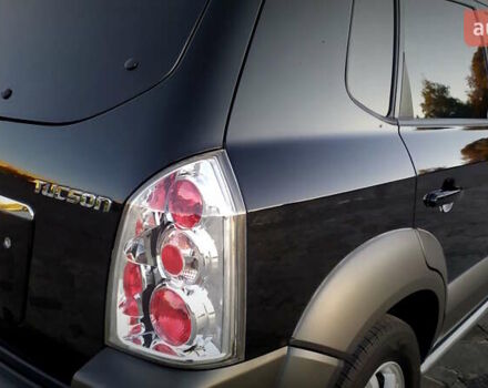 Черный Хендай Туксон, объемом двигателя 2 л и пробегом 230 тыс. км за 8600 $, фото 66 на Automoto.ua