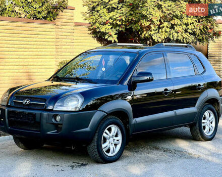 Черный Хендай Туксон, объемом двигателя 2 л и пробегом 167 тыс. км за 7800 $, фото 1 на Automoto.ua