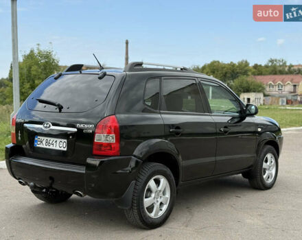 Черный Хендай Туксон, объемом двигателя 2 л и пробегом 300 тыс. км за 7350 $, фото 19 на Automoto.ua