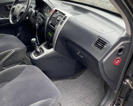 Черный Хендай Туксон, объемом двигателя 2 л и пробегом 330 тыс. км за 4350 $, фото 18 на Automoto.ua