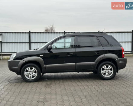 Чорний Хендай Туксон, об'ємом двигуна 2 л та пробігом 230 тис. км за 6850 $, фото 4 на Automoto.ua