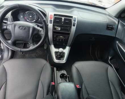 Черный Хендай Туксон, объемом двигателя 2 л и пробегом 260 тыс. км за 7900 $, фото 11 на Automoto.ua