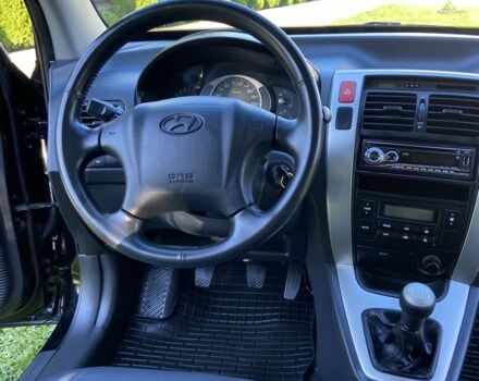 Черный Хендай Туксон, объемом двигателя 2 л и пробегом 197 тыс. км за 8400 $, фото 5 на Automoto.ua