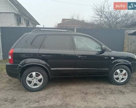 Черный Хендай Туксон, объемом двигателя 1.99 л и пробегом 235 тыс. км за 9000 $, фото 6 на Automoto.ua