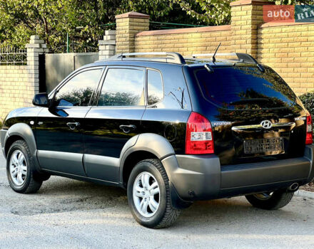 Черный Хендай Туксон, объемом двигателя 2 л и пробегом 167 тыс. км за 7800 $, фото 3 на Automoto.ua