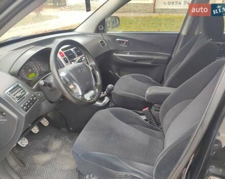Черный Хендай Туксон, объемом двигателя 2 л и пробегом 270 тыс. км за 6800 $, фото 12 на Automoto.ua