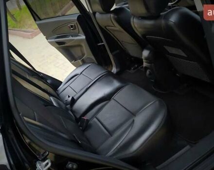 Чорний Хендай Туксон, об'ємом двигуна 2 л та пробігом 229 тис. км за 8600 $, фото 136 на Automoto.ua