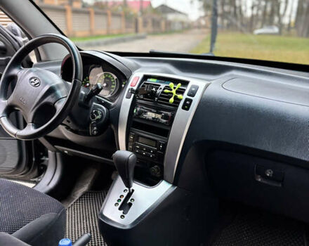 Черный Хендай Туксон, объемом двигателя 1.99 л и пробегом 266 тыс. км за 7500 $, фото 24 на Automoto.ua