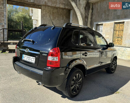 Черный Хендай Туксон, объемом двигателя 2 л и пробегом 189 тыс. км за 8250 $, фото 17 на Automoto.ua