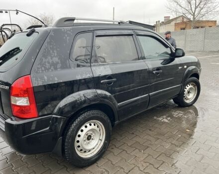 Черный Хендай Туксон, объемом двигателя 2 л и пробегом 177 тыс. км за 8500 $, фото 3 на Automoto.ua