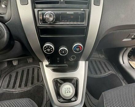 Черный Хендай Туксон, объемом двигателя 2 л и пробегом 218 тыс. км за 7600 $, фото 28 на Automoto.ua