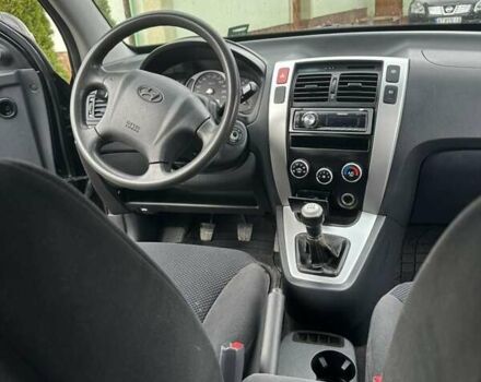 Черный Хендай Туксон, объемом двигателя 2 л и пробегом 218 тыс. км за 7600 $, фото 12 на Automoto.ua