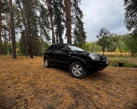 Черный Хендай Туксон, объемом двигателя 2 л и пробегом 240 тыс. км за 8800 $, фото 4 на Automoto.ua