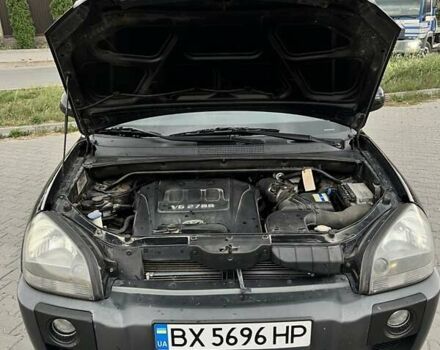 Черный Хендай Туксон, объемом двигателя 2.7 л и пробегом 266 тыс. км за 7700 $, фото 12 на Automoto.ua