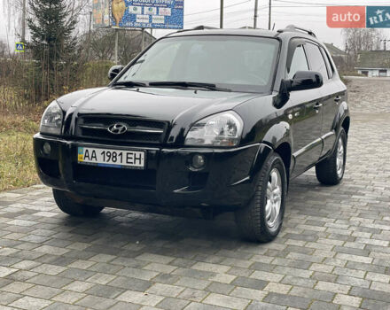 Черный Хендай Туксон, объемом двигателя 2 л и пробегом 180 тыс. км за 7700 $, фото 3 на Automoto.ua