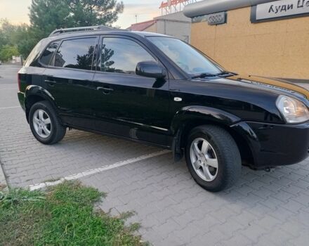 Черный Хендай Туксон, объемом двигателя 2 л и пробегом 192 тыс. км за 7950 $, фото 2 на Automoto.ua