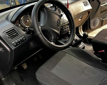 Чорний Хендай Туксон, об'ємом двигуна 2 л та пробігом 240 тис. км за 8600 $, фото 7 на Automoto.ua