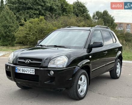 Черный Хендай Туксон, объемом двигателя 2 л и пробегом 300 тыс. км за 7350 $, фото 7 на Automoto.ua