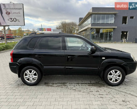 Черный Хендай Туксон, объемом двигателя 2 л и пробегом 182 тыс. км за 6999 $, фото 6 на Automoto.ua