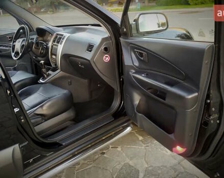 Черный Хендай Туксон, объемом двигателя 2 л и пробегом 230 тыс. км за 8600 $, фото 149 на Automoto.ua