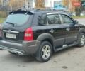 Черный Хендай Туксон, объемом двигателя 2 л и пробегом 270 тыс. км за 6800 $, фото 7 на Automoto.ua
