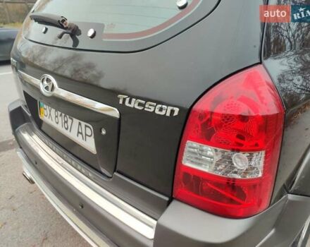 Черный Хендай Туксон, объемом двигателя 2 л и пробегом 270 тыс. км за 6800 $, фото 16 на Automoto.ua