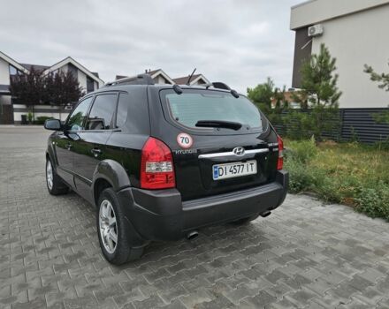 Черный Хендай Туксон, объемом двигателя 2 л и пробегом 270 тыс. км за 7000 $, фото 6 на Automoto.ua
