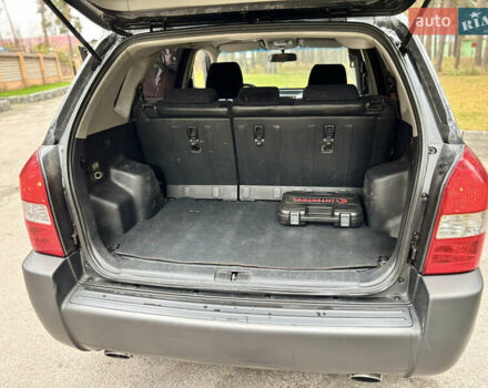 Черный Хендай Туксон, объемом двигателя 1.99 л и пробегом 266 тыс. км за 7500 $, фото 19 на Automoto.ua