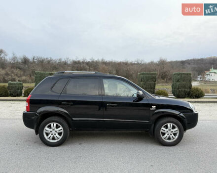 Черный Хендай Туксон, объемом двигателя 1.98 л и пробегом 159 тыс. км за 7600 $, фото 9 на Automoto.ua