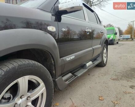 Черный Хендай Туксон, объемом двигателя 2 л и пробегом 270 тыс. км за 6800 $, фото 6 на Automoto.ua
