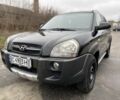 Черный Хендай Туксон, объемом двигателя 2 л и пробегом 330 тыс. км за 4350 $, фото 2 на Automoto.ua