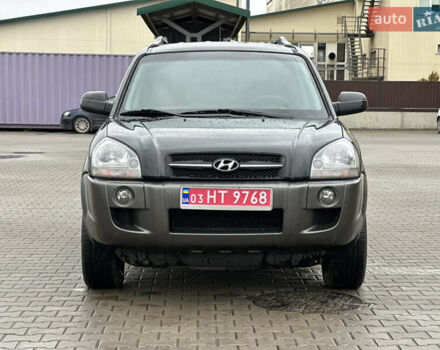Чорний Хендай Туксон, об'ємом двигуна 2 л та пробігом 230 тис. км за 6850 $, фото 2 на Automoto.ua