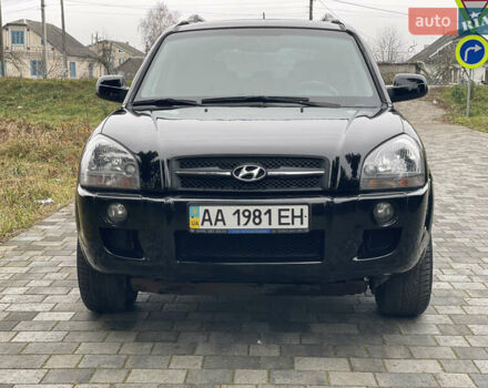 Черный Хендай Туксон, объемом двигателя 2 л и пробегом 180 тыс. км за 7700 $, фото 4 на Automoto.ua