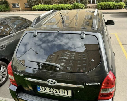 Черный Хендай Туксон, объемом двигателя 1.98 л и пробегом 273 тыс. км за 6100 $, фото 3 на Automoto.ua